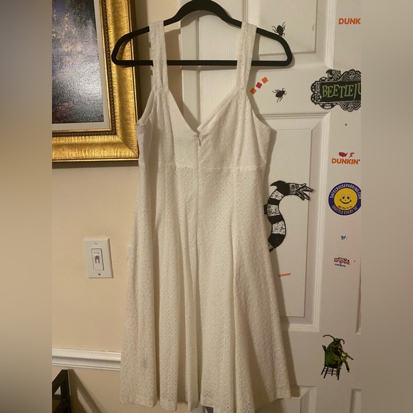 Beautiful white spring dress - Picture 2 of 3